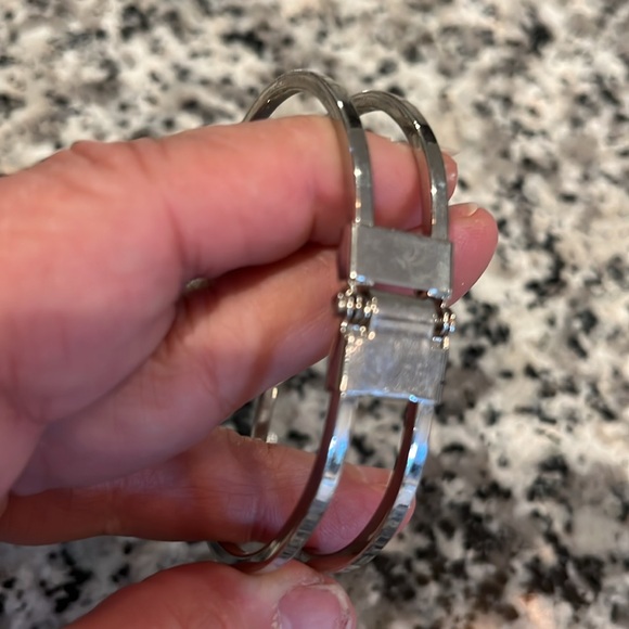 FAUX TURQUOISE HINGED BRACELET BLUE GREEN WITH SILVER TONE BANGLE - Picture 7 of 8